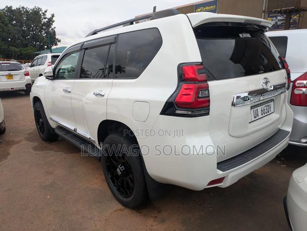 Toyota Land Cruiser Prado 2017 White