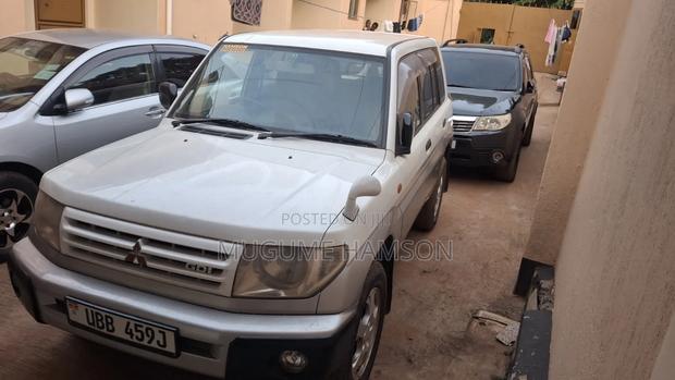 Mitsubishi Pajero IO 2000 White