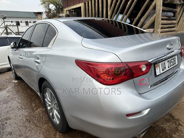 Nissan Skyline 2015 Silver