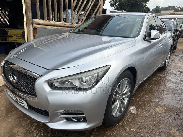 Nissan Skyline 2015 Silver