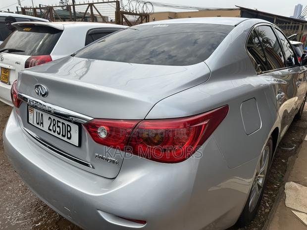 Nissan Skyline 2015 Silver