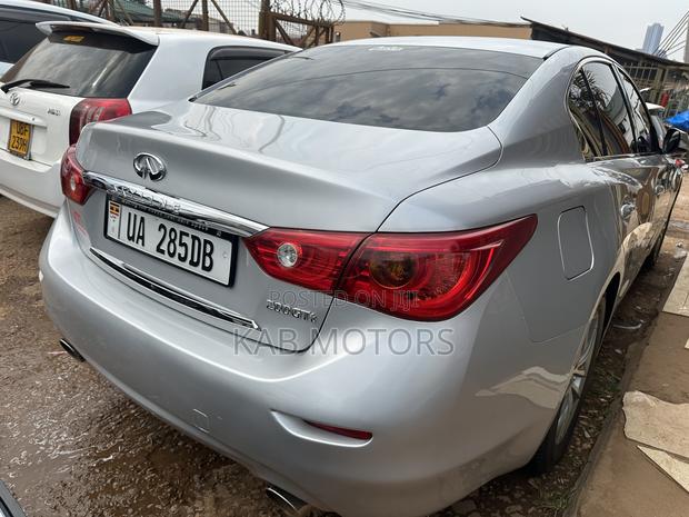 Nissan Skyline 2015 Silver