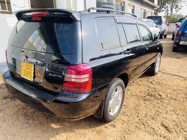 Toyota Kluger 2004