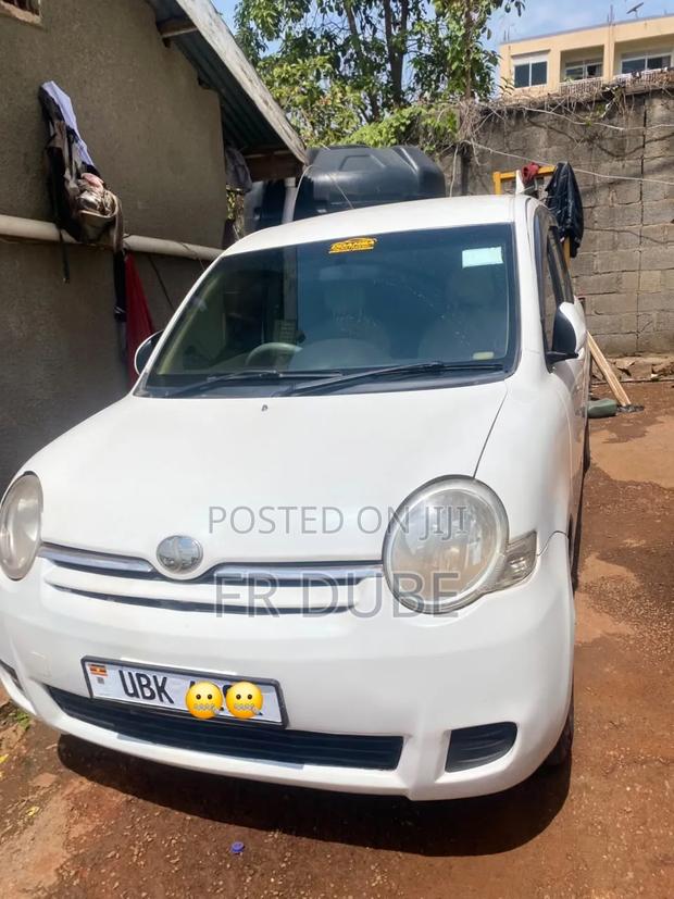 Toyota Sienta 2015 White