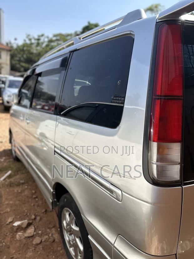 Toyota Noah 2001 Silver