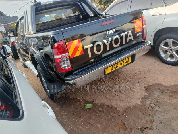 Toyota Hilux 2010 Black