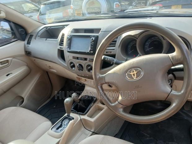 Toyota Hilux 2010 Black