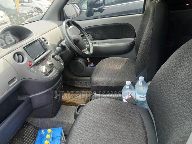 Toyota Sienta 2012 Gray