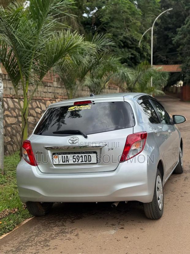 Toyota Vitz 2012 Silver
