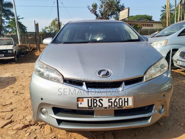 Toyota Wish 2010 Silver