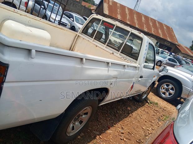 Nissan Pick-Up 1980 White