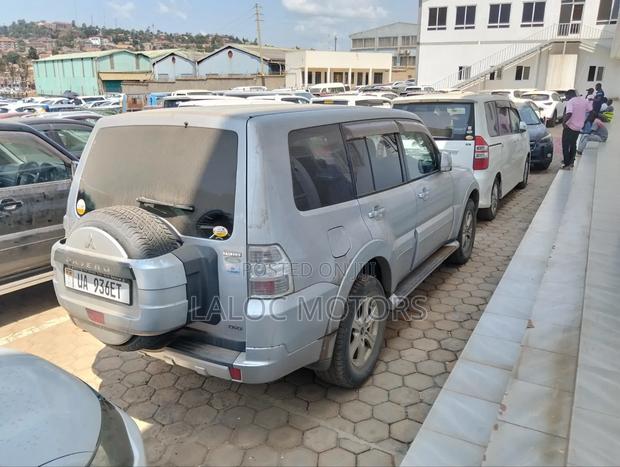 Mitsubishi Pajero 2012 Silver