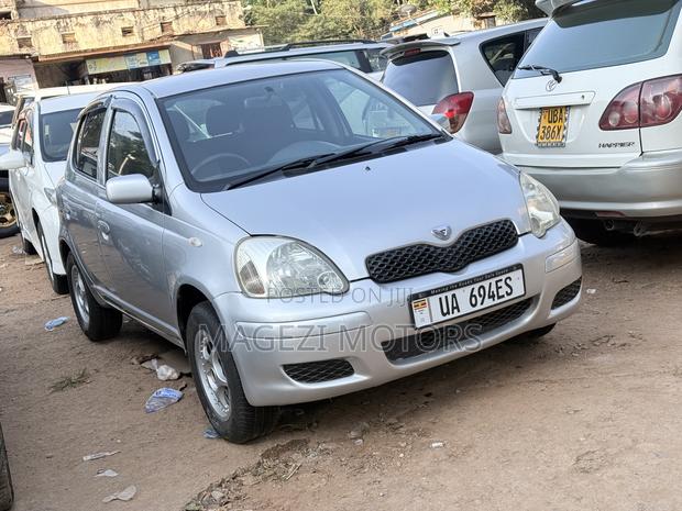 Toyota Vitz 2006 Silver