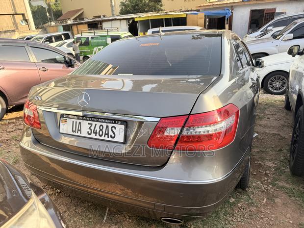 Mercedes-Benz E300 2011 Gray