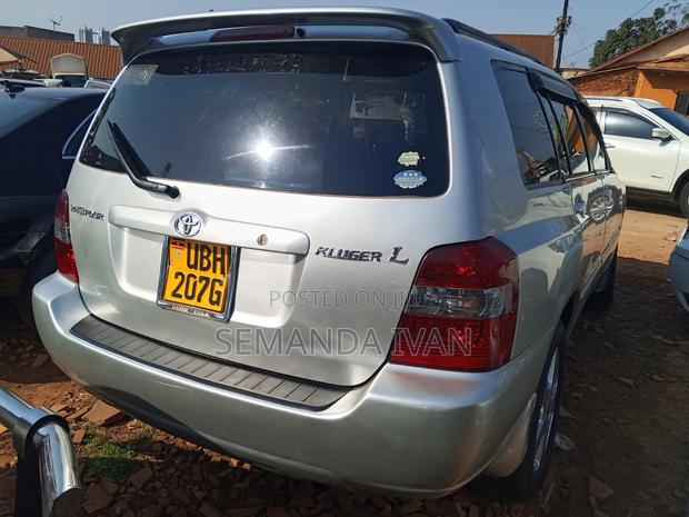 Toyota Kluger 2005 Silver