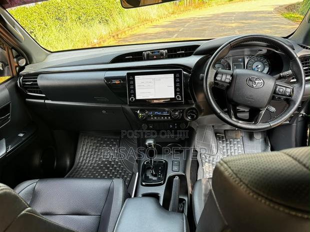 Toyota Hilux 2023 Green