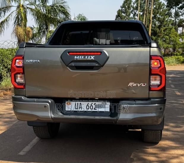 Toyota Hilux 2023 Green