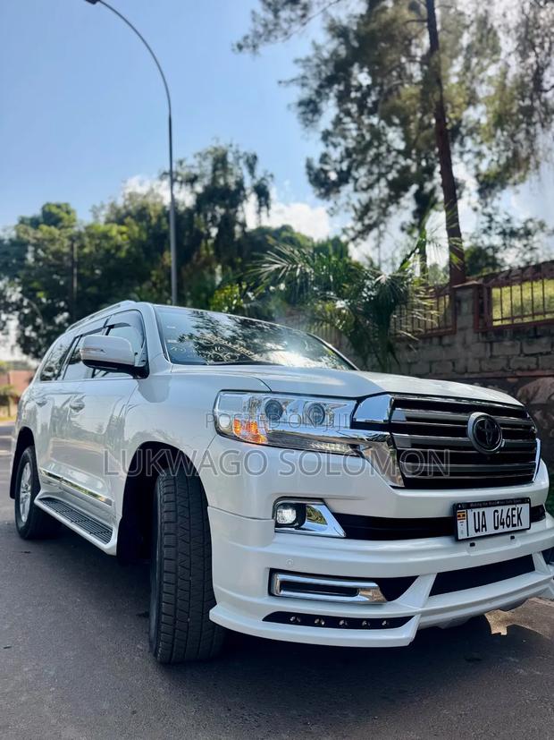 Toyota Land Cruiser 2017 White