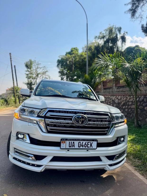 Toyota Land Cruiser 2017 White