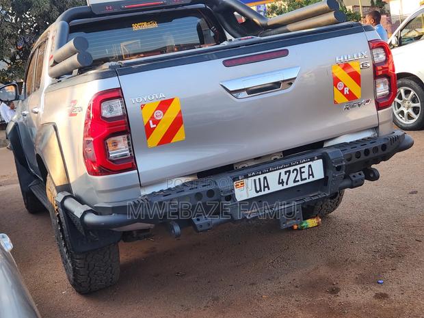 Toyota Hilux 2019 Silver