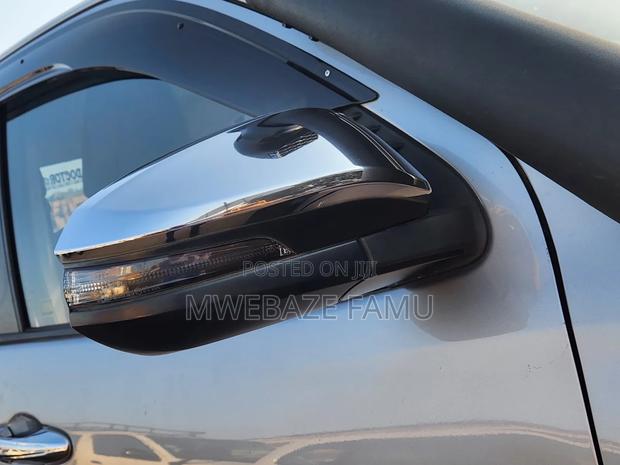 Toyota Hilux 2019 Silver