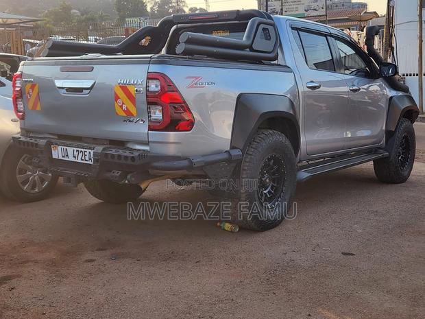 Toyota Hilux 2019 Silver