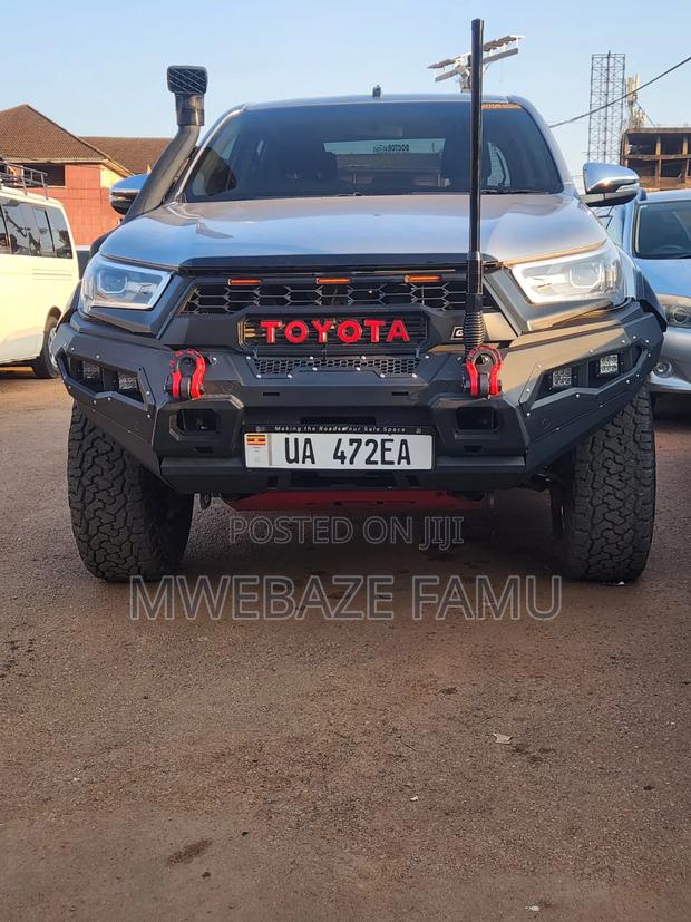 Toyota Hilux 2019 Silver