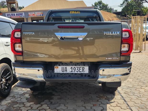 Toyota Hilux 2022 Green