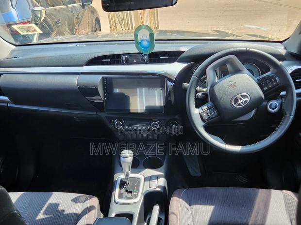 Toyota Hilux 2022 Green