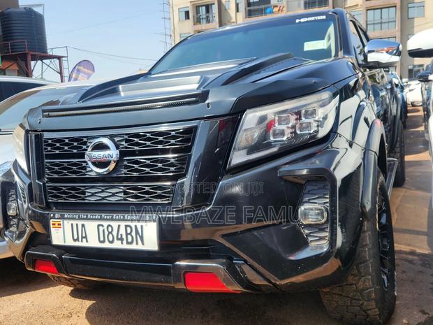 Nissan Navara 2015 Black