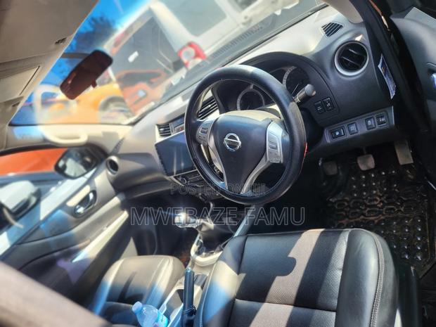 Nissan Navara 2015 Black