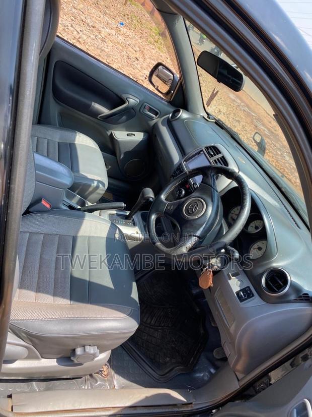 Toyota RAV4 Automatic 2003 Black