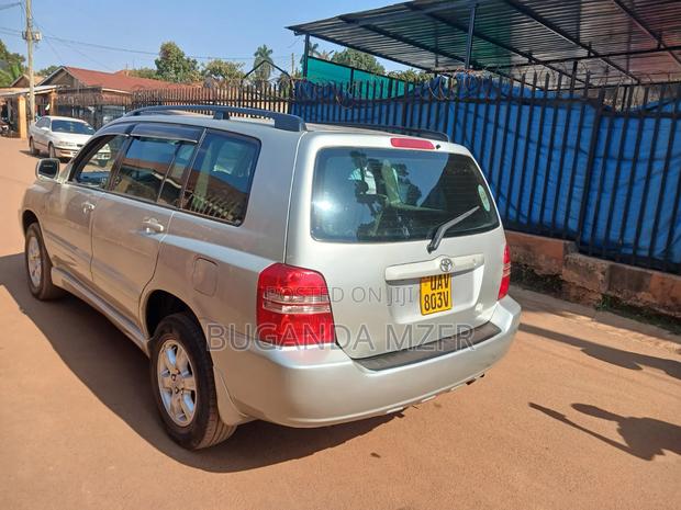 Toyota Kluger 2000 White
