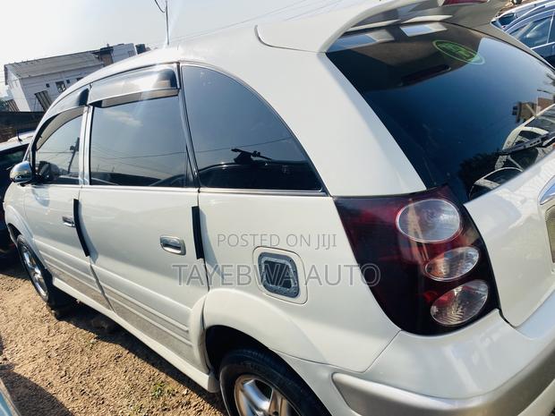 Toyota Nadia 2.0 135hp FWD 2002 White