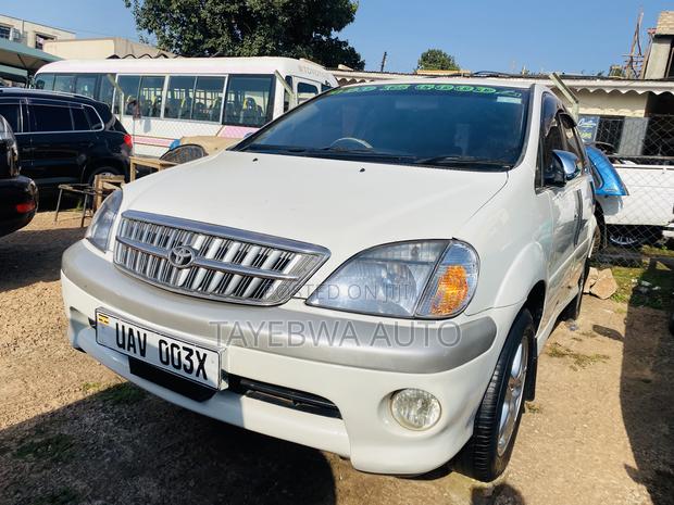 Toyota Nadia 2.0 135hp FWD 2002 White