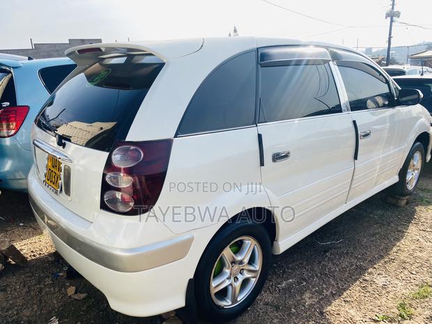 Toyota Nadia 2.0 135hp FWD 2002 White