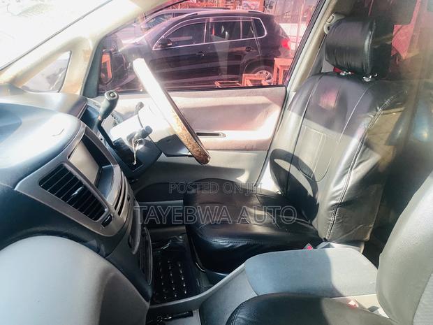Toyota Nadia 2.0 135hp FWD 2002 White