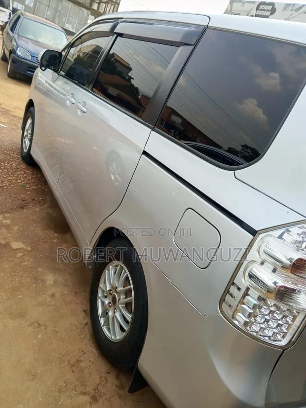 Toyota Noah 2010 Silver
