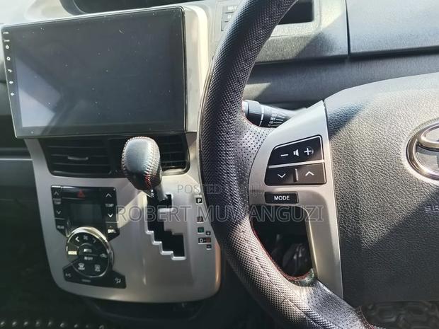 Toyota Noah 2010 Silver