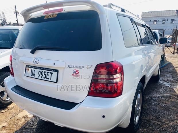 Toyota Kluger 2005