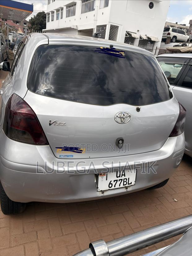 Toyota Vitz 2008 Silver