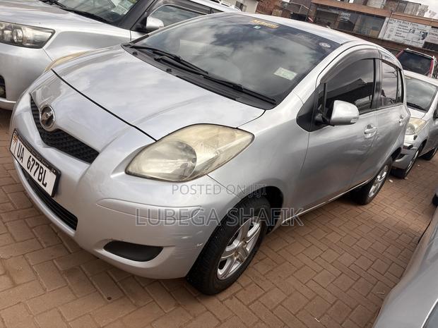 Toyota Vitz 2008 Silver