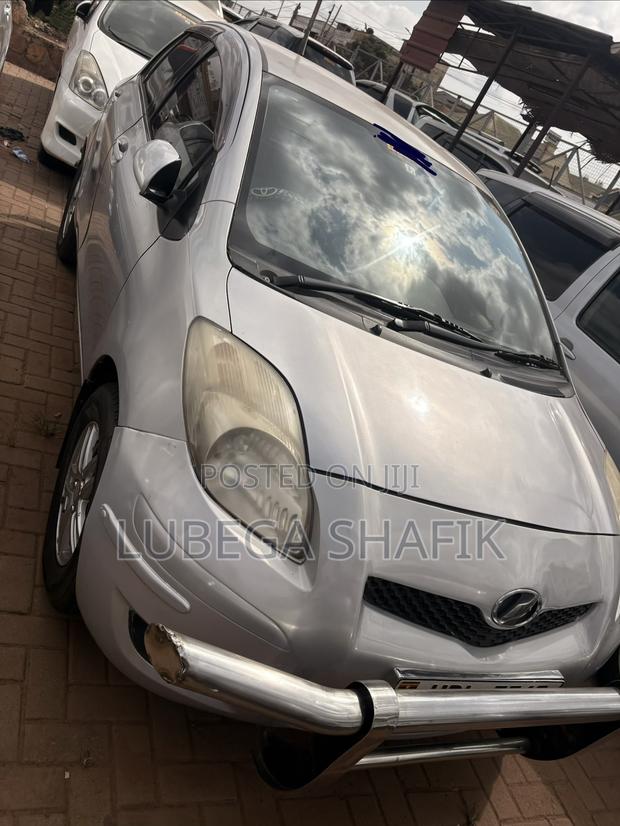Toyota Vitz 2008 Silver