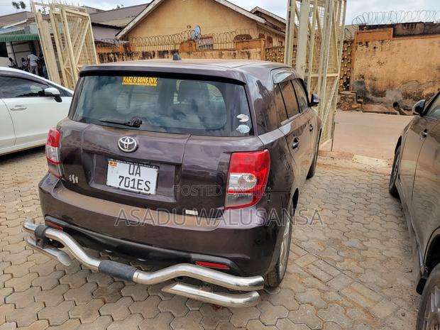 Toyota IST 2010 Maroon