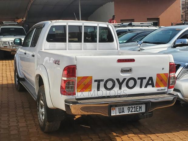Toyota Hilux 2013 White