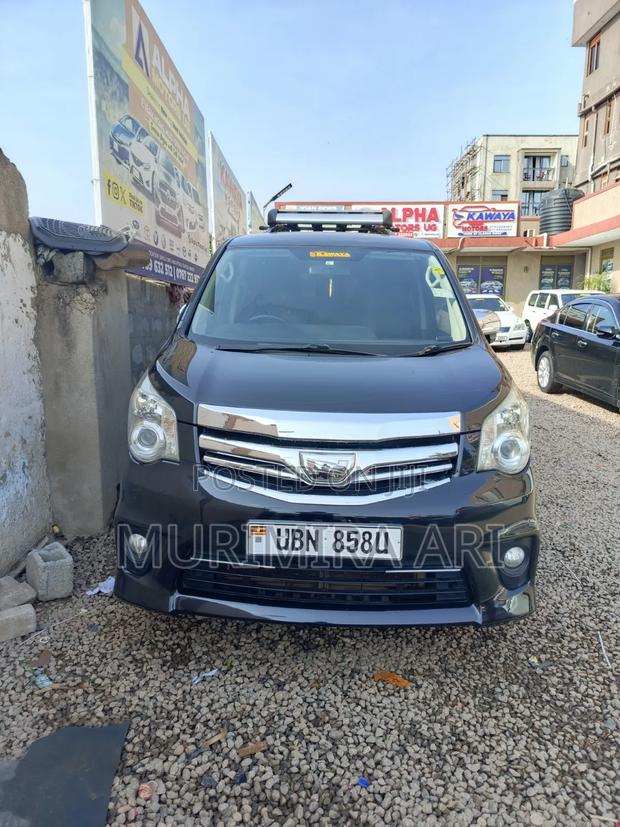 Toyota Noah 2011 Black