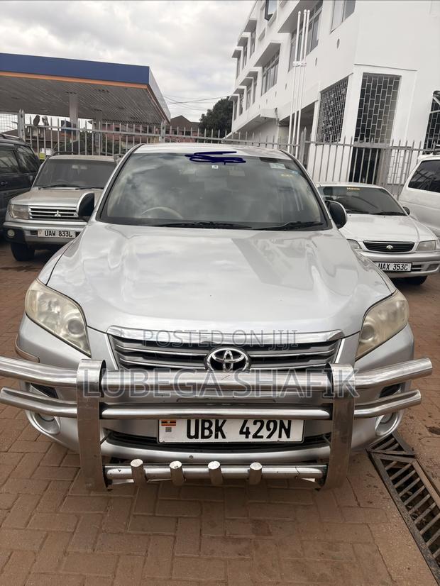Toyota Vanguard 2010 Silver