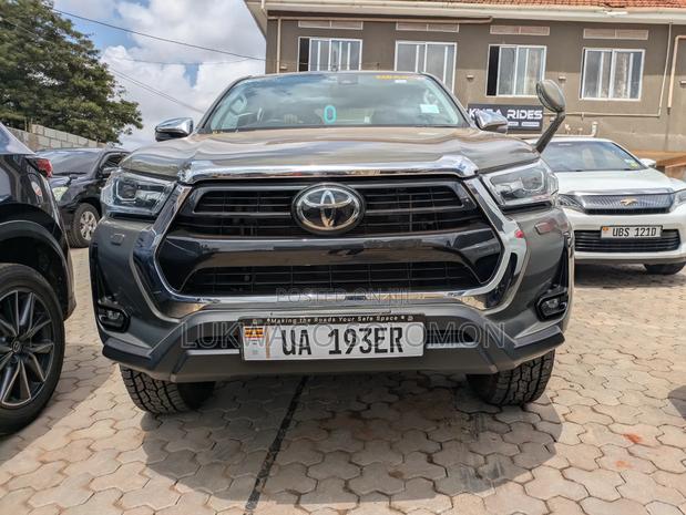 Toyota Hilux 2021 Gray