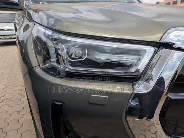 Toyota Hilux 2021 Gray