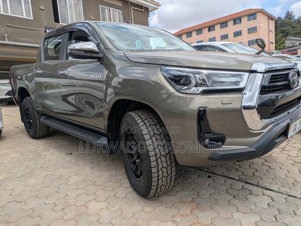 Toyota Hilux 2021 Gray